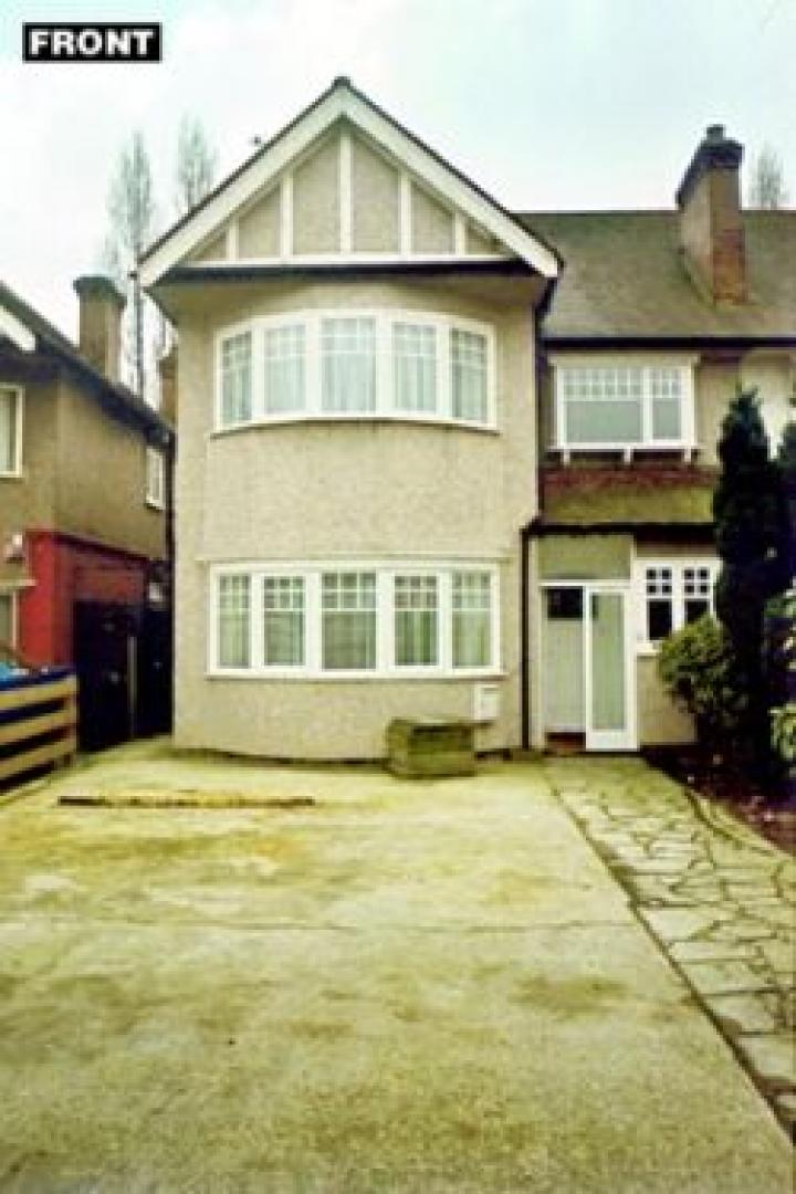 			VIEWINGS ARE HIGHLY RECOMMENDED!, 2 Bedroom, 1 bath, 1 reception Flat			 Cricklewood Lane, CRICKLEWOOD NW2